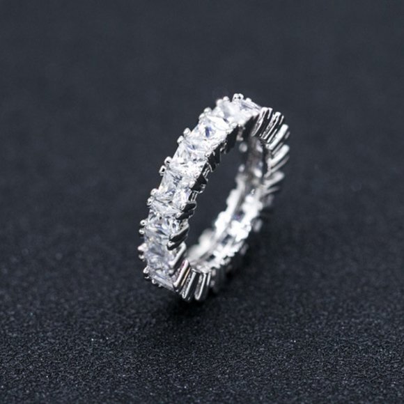 NEW 18K White Gold Square Diamond Eternity Ring - Picture 4 of 6